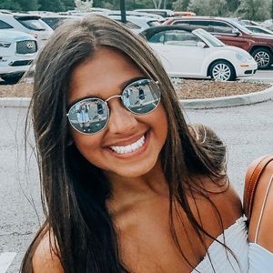 Meet your Posher, Gabi